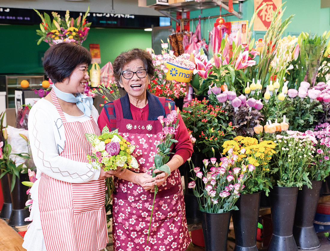 A small florist uses a refrigerated smart flower vending machine to compete with large flower shops, offering after-hours pickup, perfect freshness, and reduced labor.